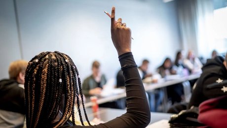 Hjemsendt gymnasierektor vender ikke tilbage