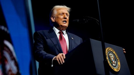 Advarselslamperne for det amerikanske demokrati blinker blodrødt