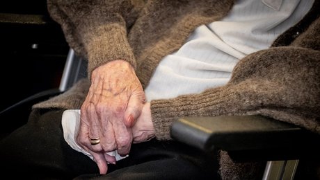 Her er de 21 punkter i Danmarksdemokraternes ældreudspil