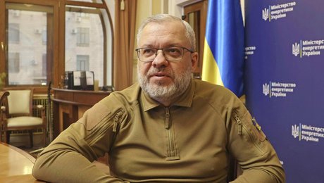 Ukraines regering suspenderer justitsminister efter korruptionsskandale