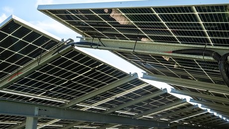 Borger: Parkeringspladser er grimme. Hvorfor fylder vi dem ikke med solceller?