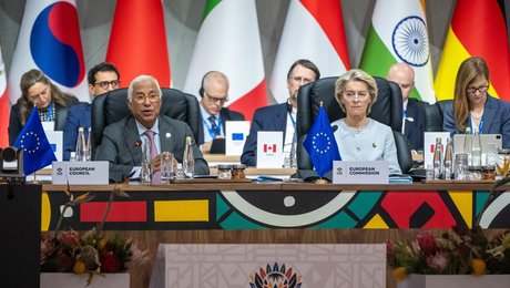 Det sker i EU: Europæiske ledere holder krisemøde i Afrika om Trumps Ukraine-plan