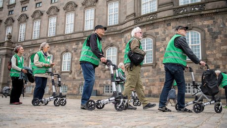 Efter månedslangt bureaukrati fik de frigivet data om frivillige. Nu inviterer de alle interesserede til at bidrage til helt ny viden om seniorer og frivillighed