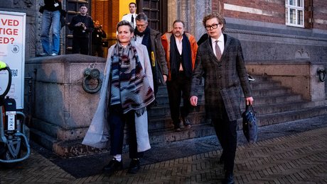 Socialdemokratiets nedsmeltning har udløst en intern krig i København