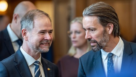 Torsdag eftermiddag stemte Folketinget nej til fri under barns sygdom. Nu vokser presset på regeringen i de kommende overenskomstforhandlinger 