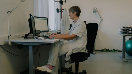 Professor: Tror I virkelig, at borgere gider tale med en sygeplejerske, der opfører sig som en bureaukratisk robotstøvsuger?