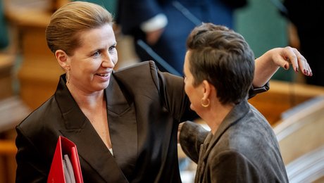 Helle Ib: Mette Frederiksen bliver straffet for sin egen kamæleonadfærd
