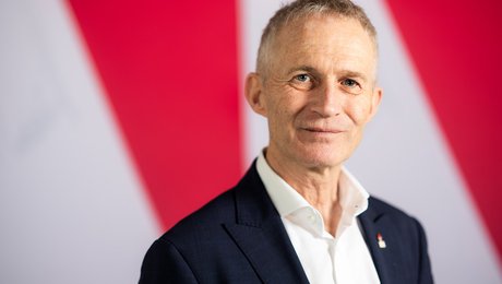 DIF-formand i nytårstale: Kære unge, spark døren til bestyrelseslokalet ind i 2026