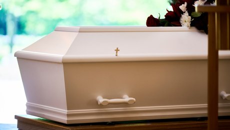 Det kræver en jordnær historie at starte samtaler om døden. Derfor lykkes ny bog ikke med sin intention