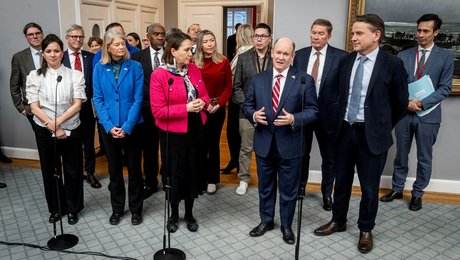 Efter tumultarisk uge bragte senatorer den gode stemning til Christiansborg: "USA består af gode mennesker, der respekterer vores 225 års venskab"