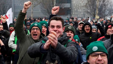 "Selvmål" og "katastrofe": Mens EU vil løsne bånd til USA, lægger Parlamentet aftale med Sydamerika i mølposen