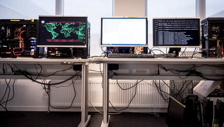 SF, LA og DTU: Vi har akut brug for at uddannede flere forskere. Ellers taber vi cyberkrigen