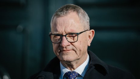 Han har holdt sammen på Løkkes "loppecirkus" – som ny minister arver han nu en svær sag