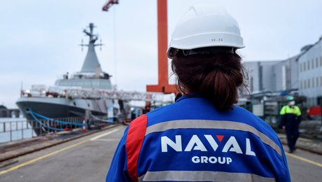 Nu skal politikerne igen ud for at se på fregatter