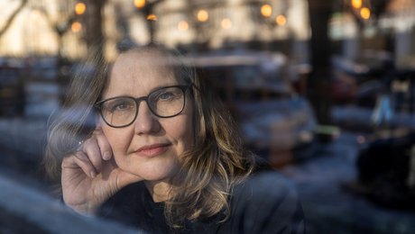 I ny metoo-roman er krænkeren en kvinde. Den er så god, at jeg har en lille bøn til forlaget