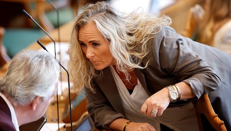 Hun rullede med øjnene og anklagede ordfører for "grænseoverskridende" opførsel under heftig debat om dyremishandling