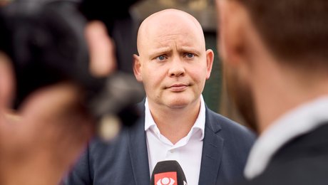 Kulturministeren forsøger at presse det smallest mulige brede medieforlig igennem