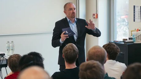 Ny RUC-rektor vil kapre fortællingen: "Det skal være en selvfølge, at de ringer til os"