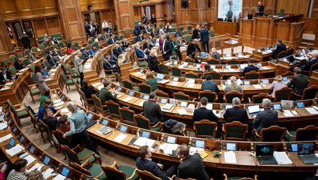 Valgudskrivelse sætter en stopper for vigtige forhandlinger og lovgivning