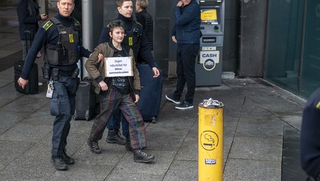 S, K og M tier om Støjberg-forslag om demonstranter. Danmarksdemokraterne tolker tavsheden som opbakning 