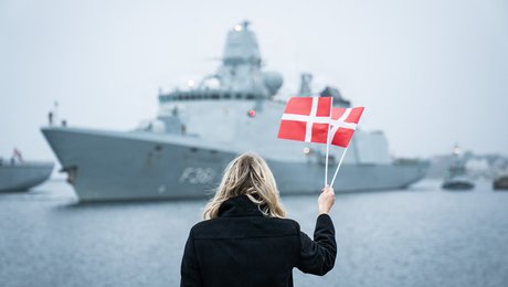 Danmark har før sendt en fregat til Hormuzstrædet. Men i dag har "Trump smadret Nato politisk"
