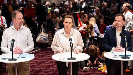 I november afviste Socialdemokratiet en ekstra fridag til småbørnsforældre på grund af den danske model. Nu foreslår Mette Frederiksen noget langt mere indgribende