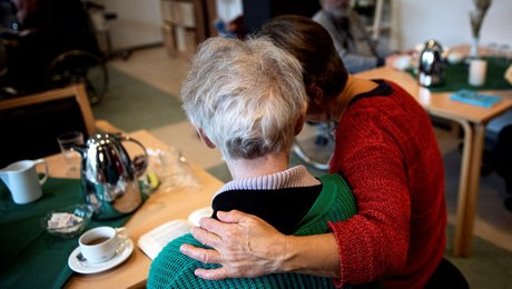 Ngo: Pårørende holder velfærden kørende – men bliver systematisk nedprioriteret