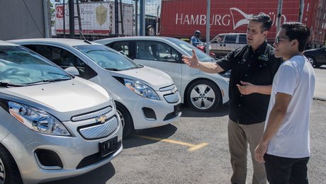 EU vil af med papir i handskerummet og fusk med kilometertælleren: Tager første skridt mod digital registrering