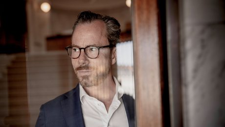 5 A'er: Det her er en bog, man slår sig på. Det gjorde Jakob Ellemann-Jensen også