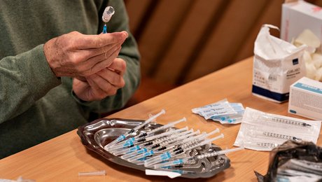 Professor: Lægestandens tabu om vacciners bivirkninger er både fattigt og farligt