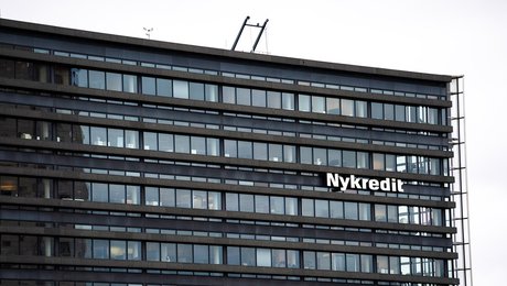 Ny regering blander sig i kampen mellem bankerne og realkreditten om danskernes boliglån