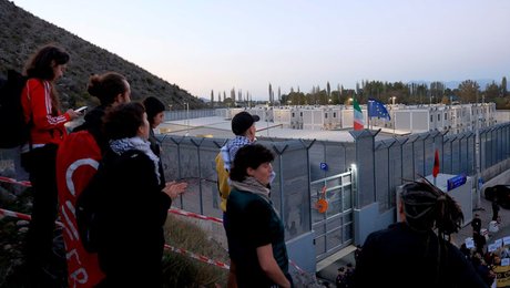 S jubler, mens EU strammer grebet om udsendelser: Nu går jagten ind på asylcentre uden for Europa