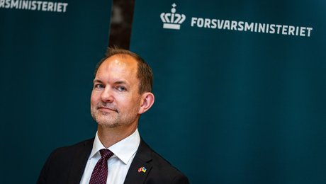 Forsvarsminister vil ikke udelukke Palantir, selvom regeringen vil prioritere europæiske indkøb i Forsvaret