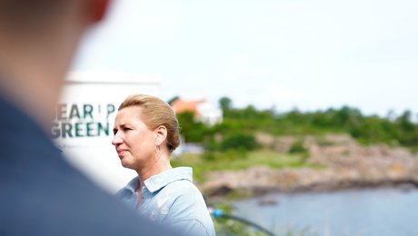 Mette Frederiksen i Allinge: Regeringen vil styrke folkekirken