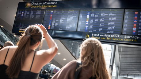 Efter 13 års tovtrækkeri er EU enige om nye passagerrettigheder. Flyselskaber advarer allerede om højere priser