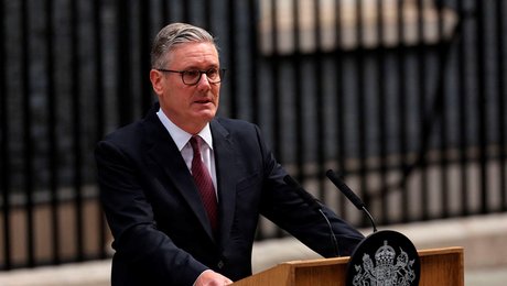 Keir Starmer trækker sig som premierminister i Storbritannien