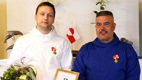 Grønlands regeringschef får selvstyrets fortjenstmedalje
