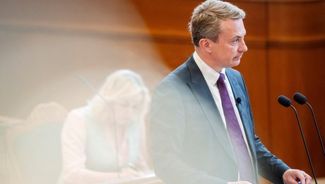 Højesteretsdom udløser værdikamp i Folketinget: Blå partier vil stille krav om håndtryk med lovændring