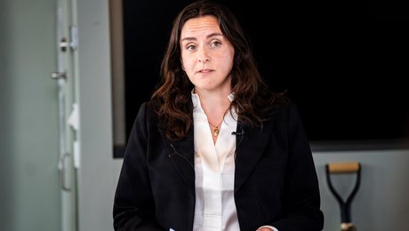 Socialminister truer med "økonomiske incitamenter": Kommuner skal stoppe lovbrud i børnesager