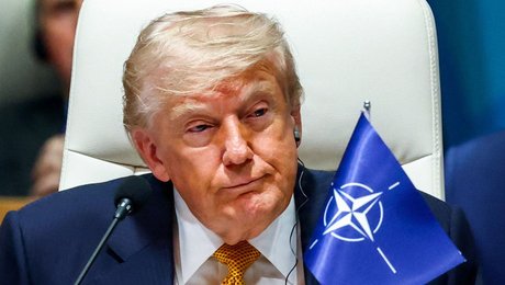Selv om Trump var muggen over Grønland, blev Natos topmøde en skrøbelig succes