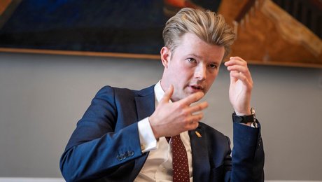 Han er ung, nyvalgt og kristen: "Børn og unge gøres fortræd, når vi ikke indkoder dem værdier"