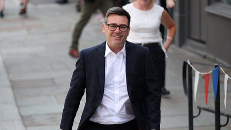 Andy Burnham er udnævnt som Storbritanniens premierminister