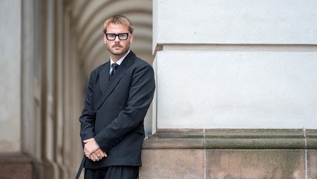 Mitchel Olivers magtmanual bygger på fascismens tankegods