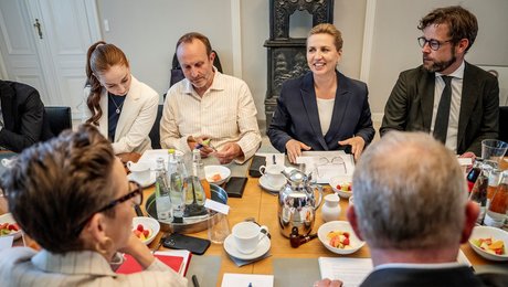 Regeringen ændrer regler for særlige rådgivere: "Det er en glidebane"