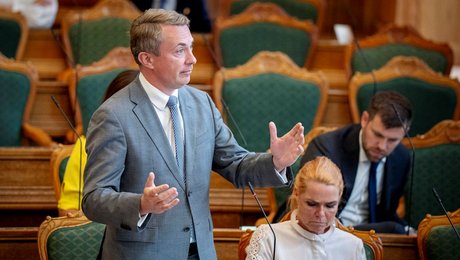 Politisk redaktør efter hastedebat: Det borgerlige stormløb var en fuser