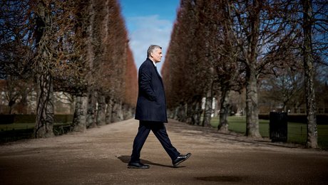 V-profil røg ud af Folketinget – nu skal han være filmanmelder