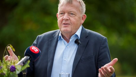 "Jeg ved ikke, om de er født idioter," sagde Løkke, da han igen blev grillet om stor momsplan