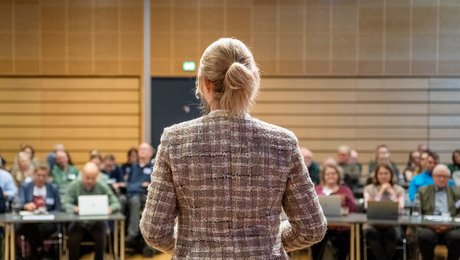 Ngo-direktør: Vi risikerer at stå tilbage med et svagere civilsamfund med grundfinansieringsmodellen