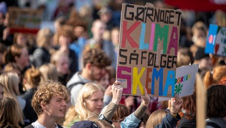 Efter flere ugers anonym kritik af ulandsbistanden tager ordfører bladet fra munden