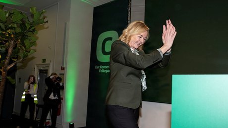 Mona Juul har stor succes – men ingen at dele den med